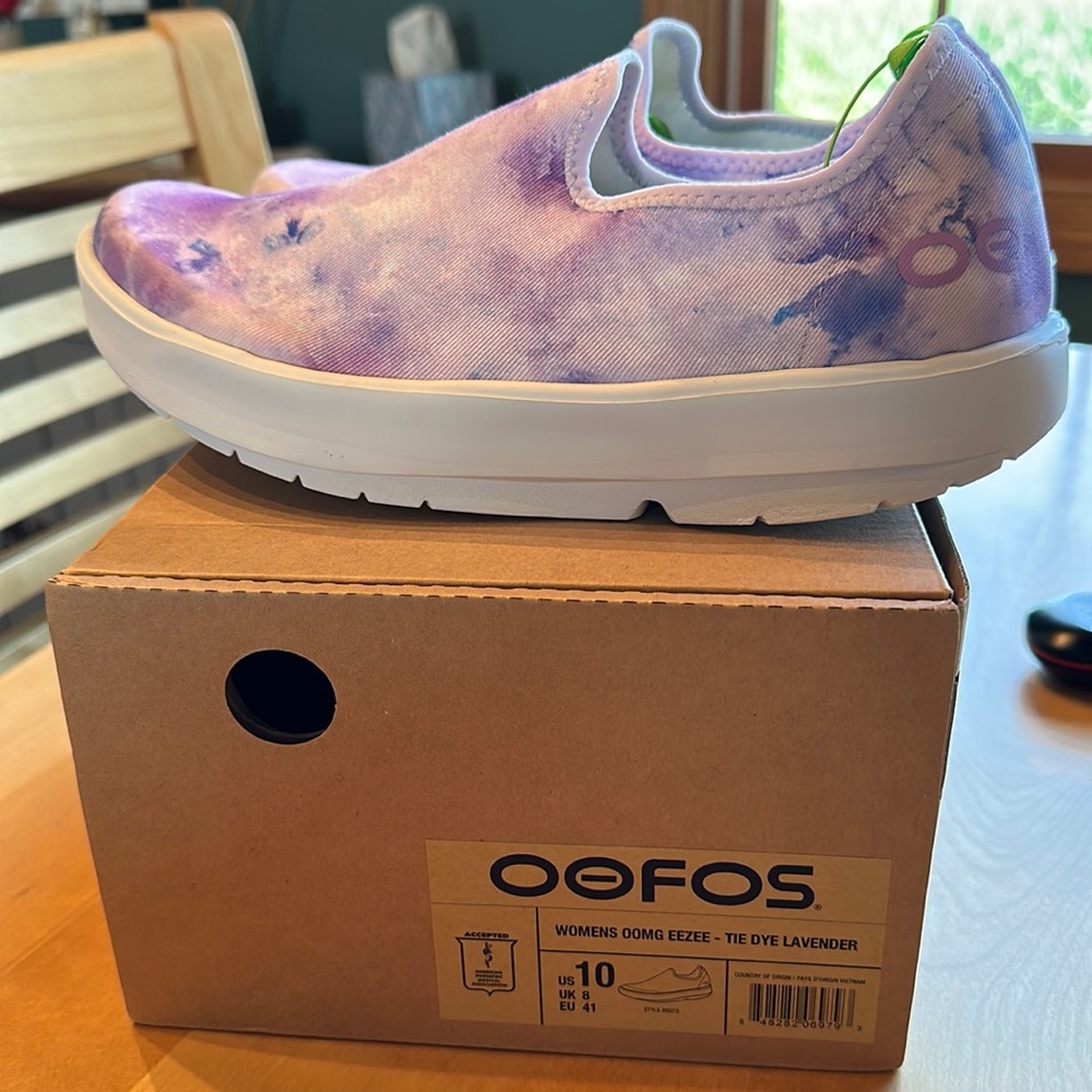 NEW Oofos - Womens OOMG Eezee - tie dye Lavender